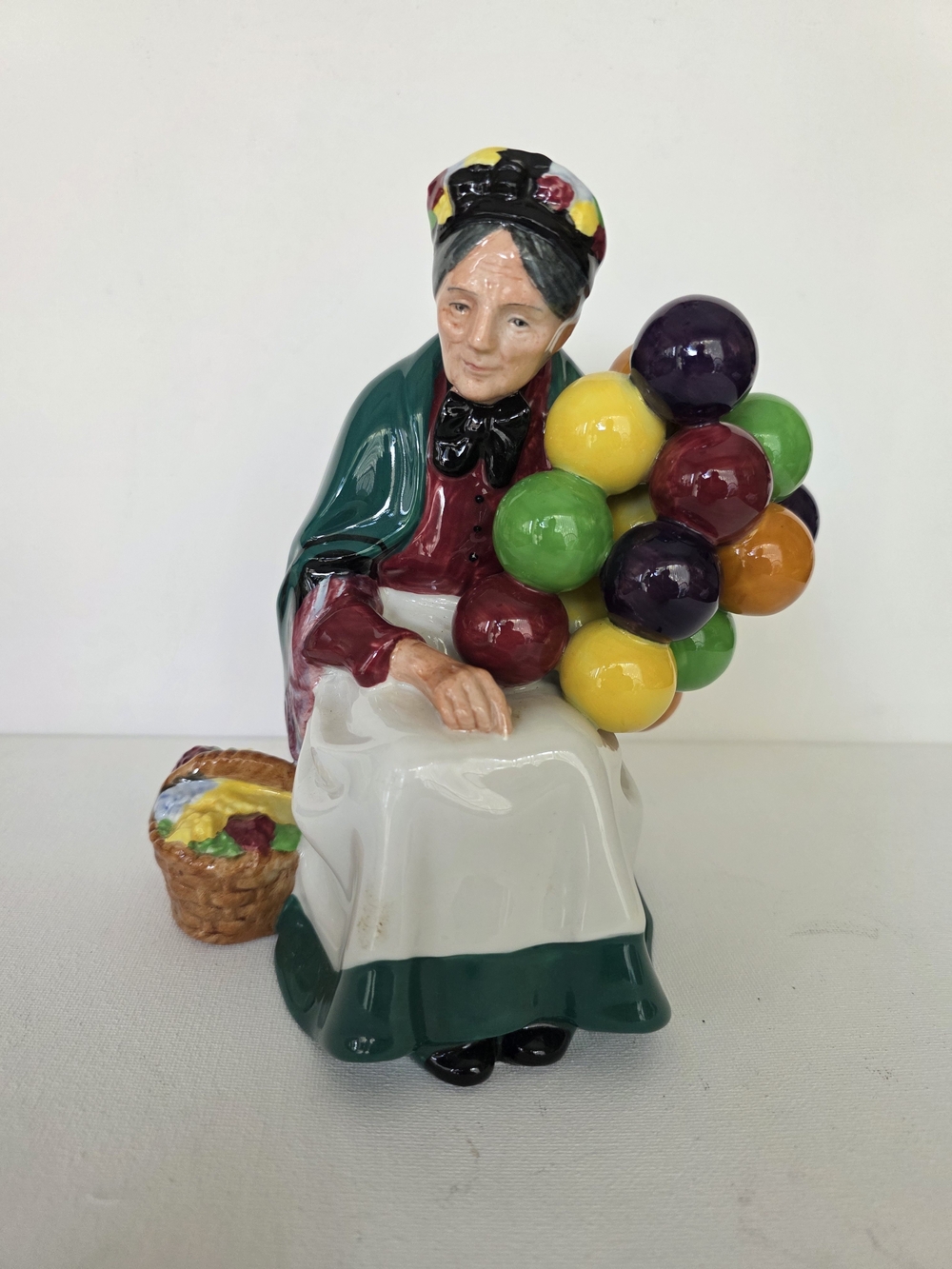 Royal Doulton (England) Hand-Painted Ceramic Figurine "The Old Ballon Seĺler"